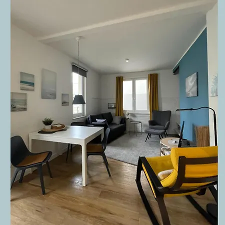 Gruenstrand Apartment *